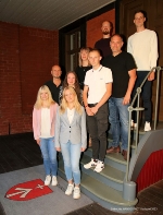 Gruppenfoto mit Oberbürgermeister v.l.n.r. Auszubildende Lisa Hartwig, Ausbildungsleiter Christian Wendtland, Auszubildende Alexandra Görlitz, Celina Herold, Max Scheyda, Johanna Haase, Oberbürgermeister Alexander Badrow und Beamtenanwärter Martin Schulz, Maximilian Hill