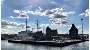 Die Hafeninsel mit der Ballastkiste im Vordergrund