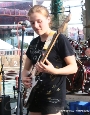 Lilly Knitter beim Bandauftritt im HanseDom Stralsund