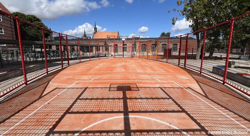 Basketball Court auf dem Campusgelände Basketball Court auf dem Campusgelände