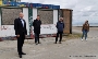 v.l.n.r. Alexander Badrow (Oberbürgermeister der Hansestadt Stralsund), Stephan Bogusch (Abteilungsleiter für Straßen und Verkehrslenkung), Rainer Nobis (Zentrales Gebäudemanagement) und Ariane Kroß (Geschäftsfühererin der SIC GmbH) stellen die weiteren Pläne für das Stralsunder Strandbad vor.