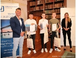 So sehen Sieger aus: v.l.n.r Peter Stagge Baltic Edelmetalle, 3. Platz Tim Huynh, 2. Platz Adrian Moltmann, 1. Platz Arne Schmidt, Anett Stagge stellv. Vorsitzende der Wirtschaftsjunioren Stralsund