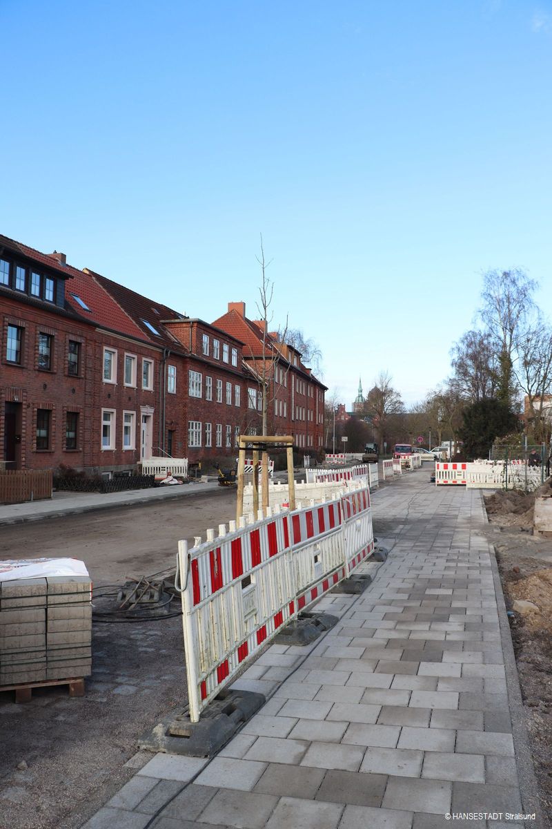 Smiterlowstraße mit neuem Gehweg