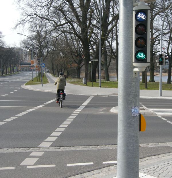 Ampel für Radfahrer auf Schutzstreifen 