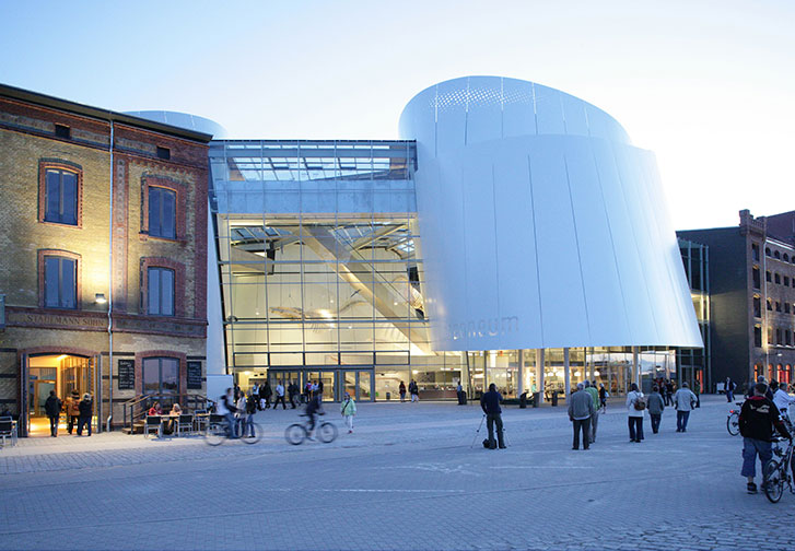 Музей-аквариум «OZEANEUM» в гавани острова